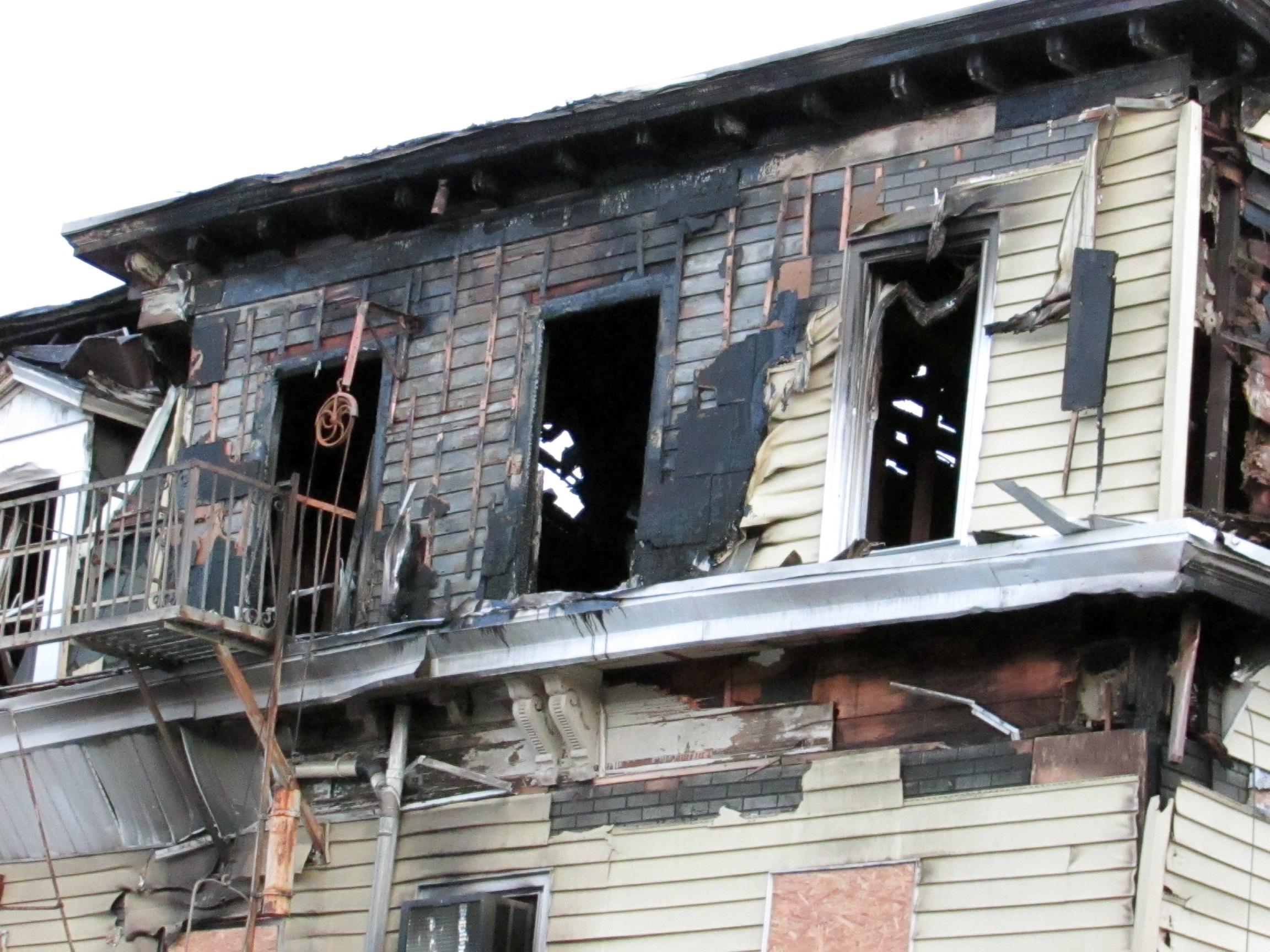 2019-02-05 Devon St. Fire Aftermath 00001 – The Observer Online